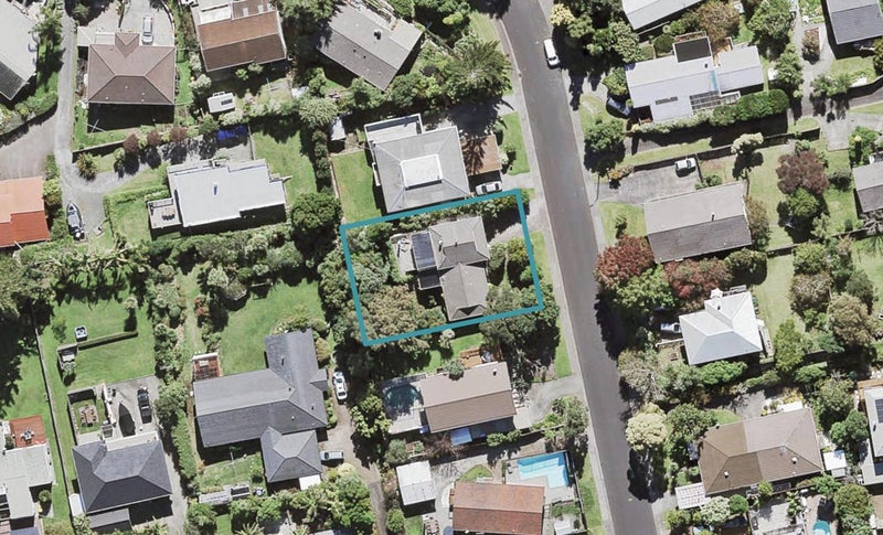 9 Pokapu Street, Titirangi, Auckland - Carousel 1