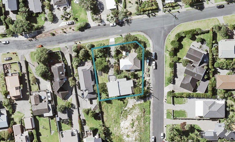 2/24 Garadice Road, Rothesay Bay, Auckland - Carousel 1