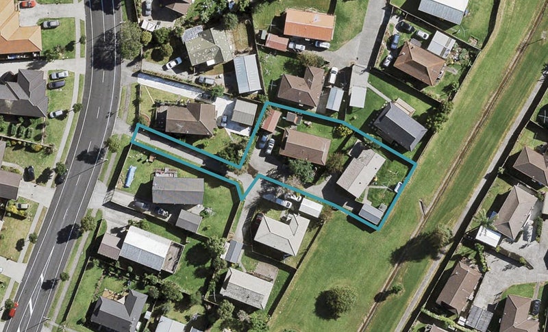 2/75 Etherton Drive, Weymouth, Auckland - Carousel 1