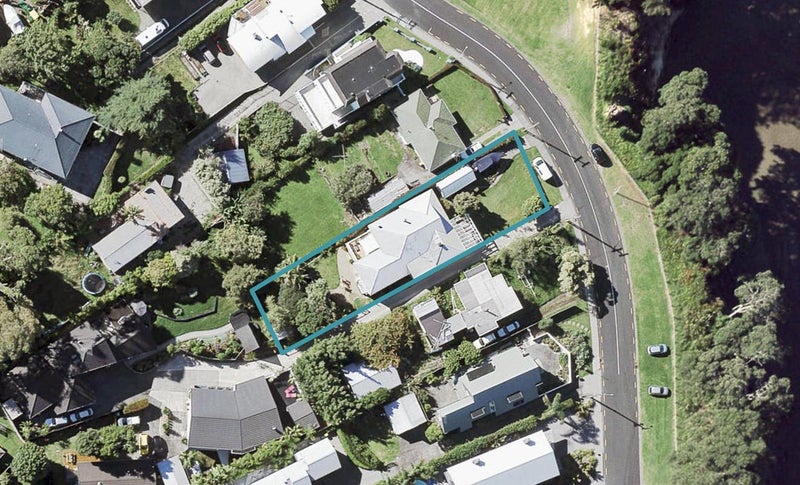 32 Marine Parade, Mellons Bay, Auckland - Carousel 1