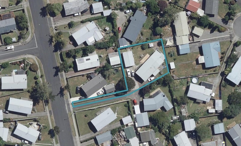 10 Rhonda Avenue, Deanwell, Hamilton - Carousel 1