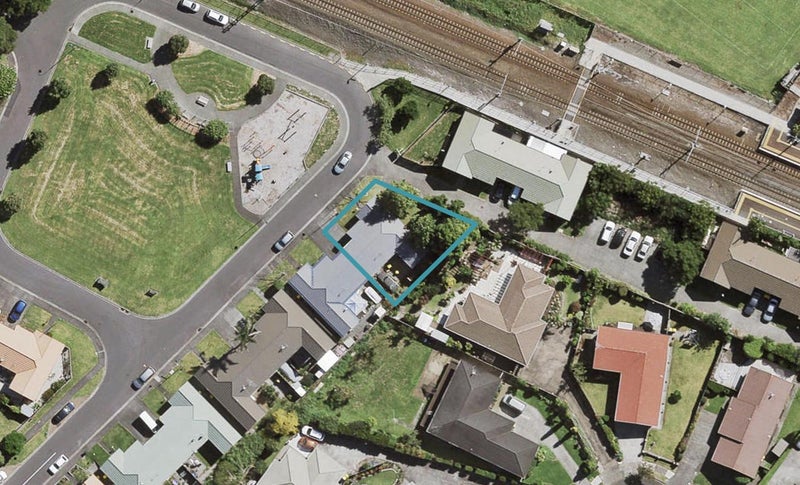 15 Neta Grove, Henderson, Auckland - Carousel 1