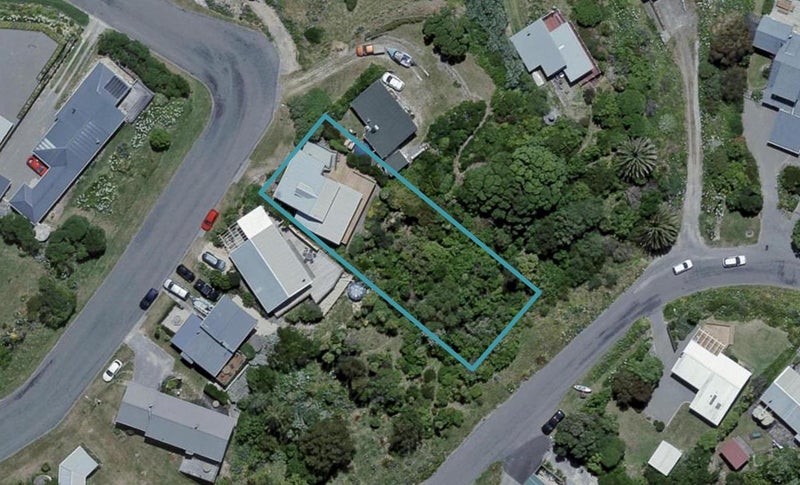 18 Guthrie Crescent, Castlepoint, Masterton - Carousel 1