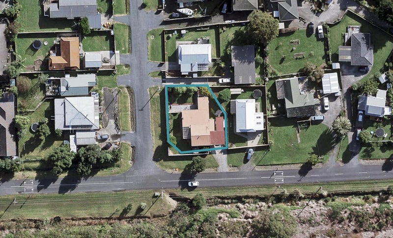 49 Springs Road, Parakai, Helensville - Carousel 1