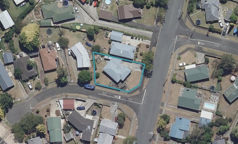 27 Garden Heights Avenue, Glenview, Hamilton - Carousel 1