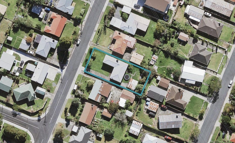 15 Cobham Crescent, Kelston, Auckland - Carousel 1