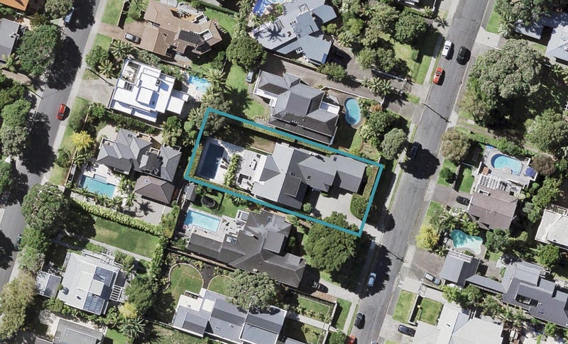 10 Tiri Road, Milford, Auckland - Carousel 1