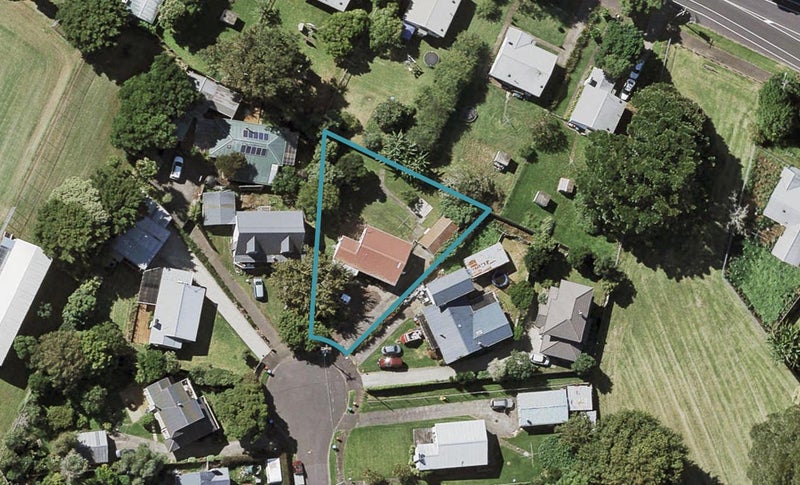 13 Tuakana Street, Point England, Auckland - Carousel 1
