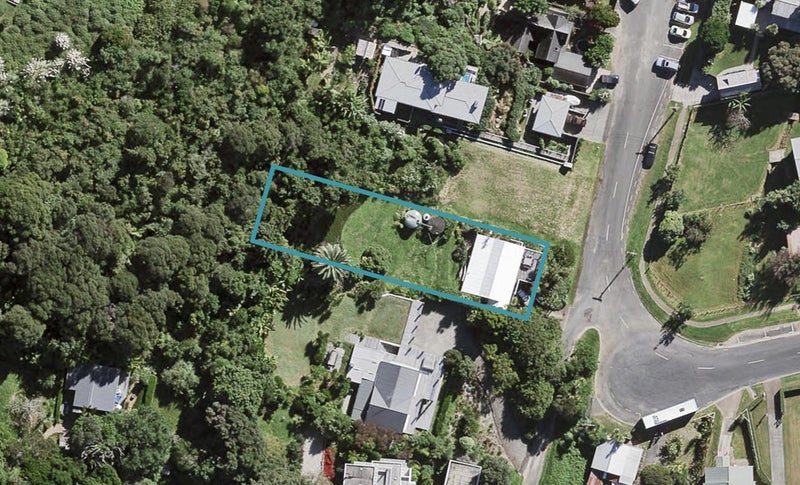 11 Miro Road, Palm Beach, Waiheke Island - Carousel 1