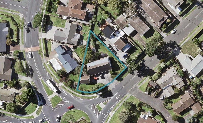 2/27 Fortunes Road, Half Moon Bay, Auckland - Carousel 1