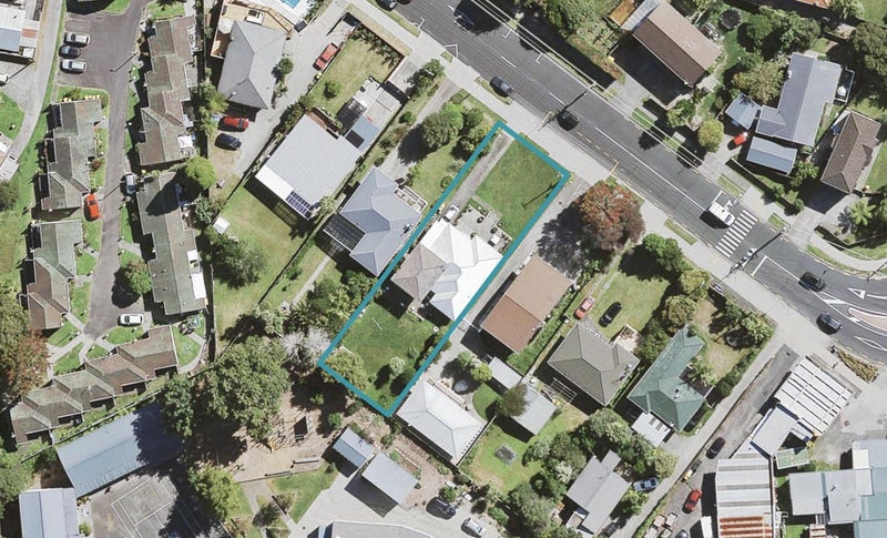 10 Kaurilands Road, Titirangi, Auckland - Carousel 1