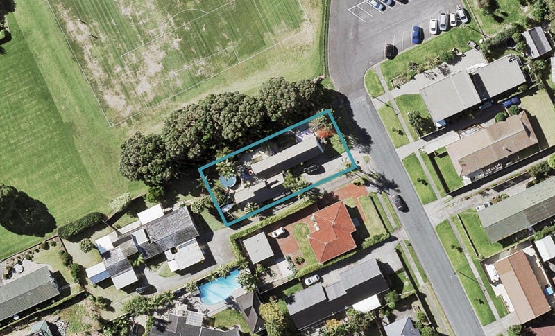 10 Jern Place, Eastern Beach, Auckland - Carousel 1