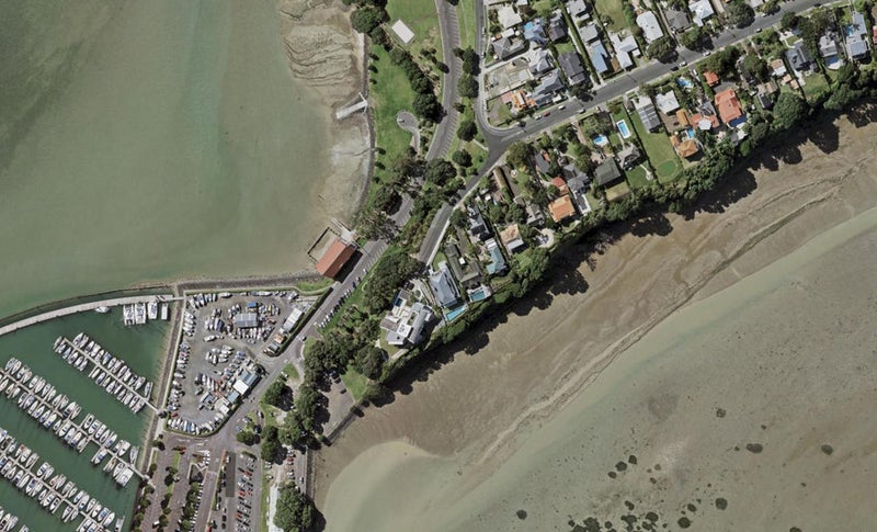 11 Marine Terrace, Bayswater, Auckland - Carousel 1