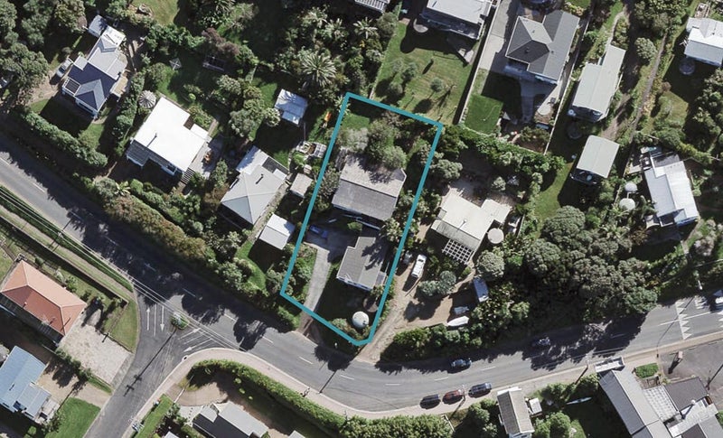 13 Hamilton Road, Surfdale, Waiheke Island - Carousel 1