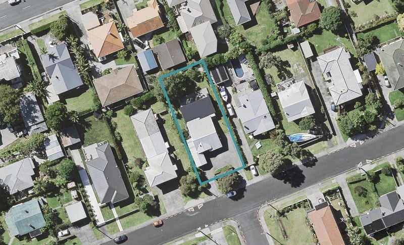 6 Westwell Road, Belmont, Auckland - Carousel 1