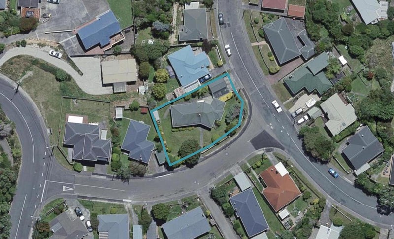 7 Warren Street, Paparangi, Wellington - Carousel 1