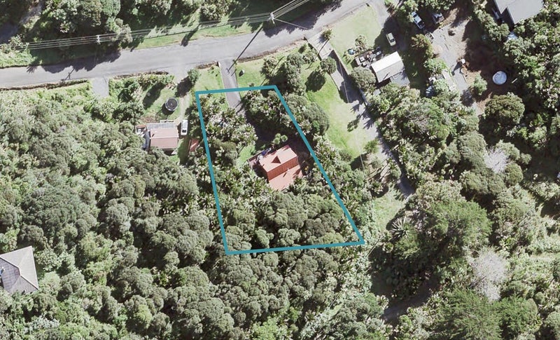 25 Glenesk Road, Piha, Piha - Carousel 1