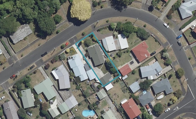 100 Fitzroy Avenue, Fitzroy, Hamilton - Carousel 1
