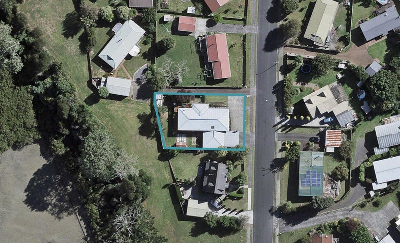 24 Harbour Crest Drive, Waiuku, Waiuku - Carousel 1