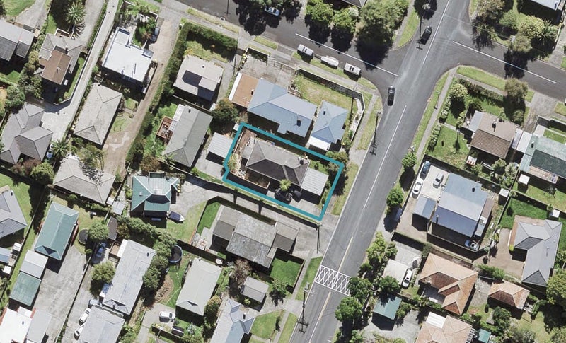 64 Lynwood Road, New Lynn, Auckland - Carousel 1