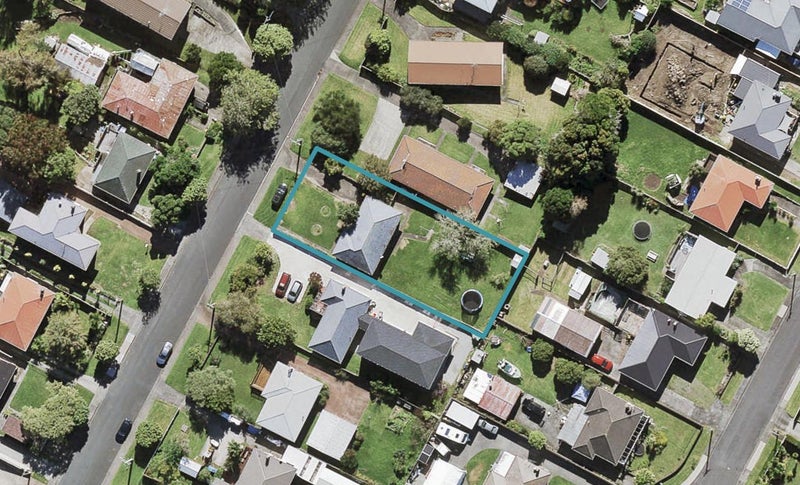 98 Matipo Road, Te Atatu Peninsula, Auckland - Carousel 1