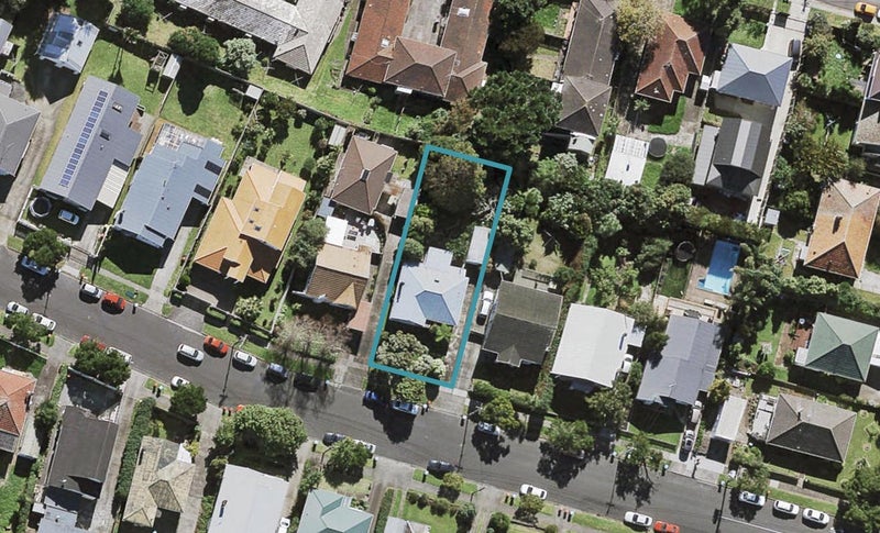 7 Aroha Avenue, Sandringham, Auckland - Carousel 1