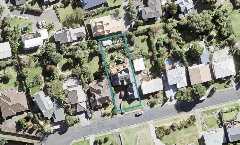 16 Kathy Terrace, Stanmore Bay, Whangaparaoa - Carousel 1