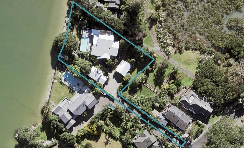 8 Twin Wharf Road, Herald Island, Auckland - Carousel 1