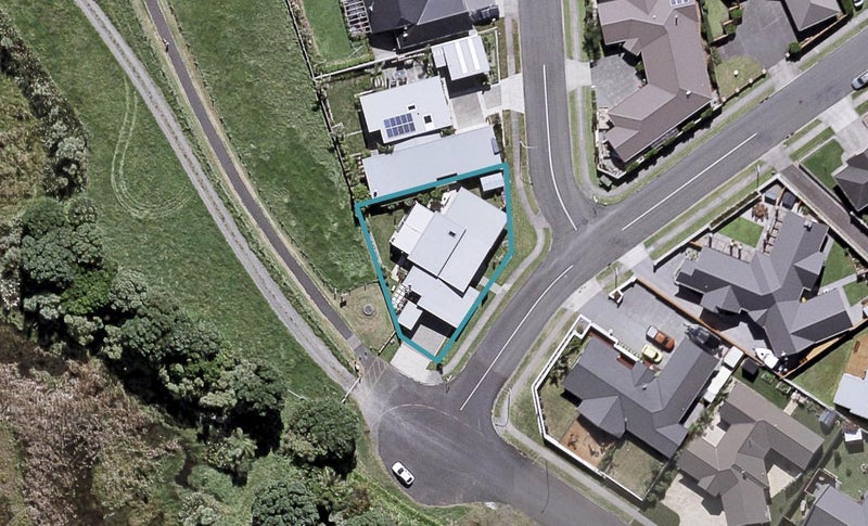 1 Dolphin Parade, Bell Block, New Plymouth - Carousel 1