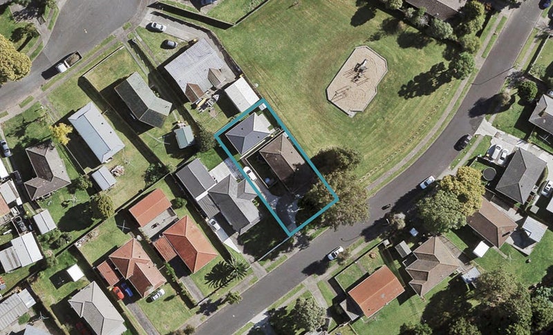 17 Innismara Avenue, Wattle Downs, Auckland - Carousel 1