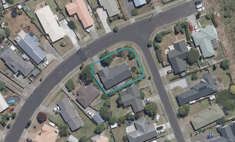 30 Raleigh Avenue, Fairview Downs, Hamilton - Carousel 1