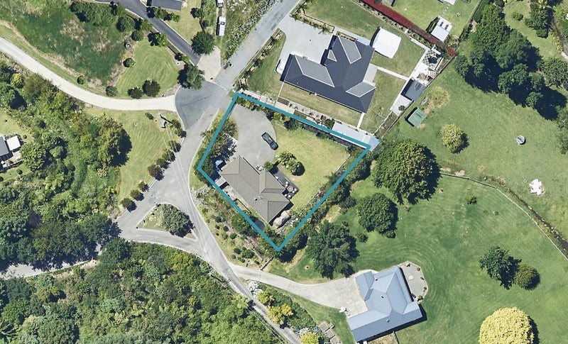 8 Grasmere Way, Bethlehem, Tauranga - Carousel 1