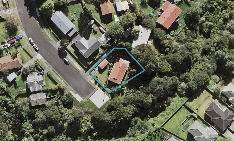 24 Holmes Drive, West Harbour, Auckland - Carousel 1