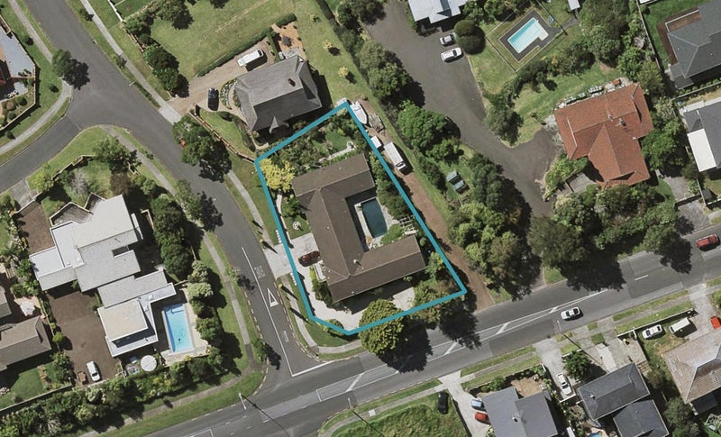 1 Santa Monica Place, Goodwood Heights, Auckland - Carousel 1