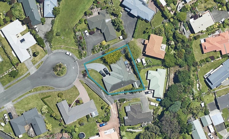 32 Capricorn Place, Kawaha Point, Rotorua - Carousel 1