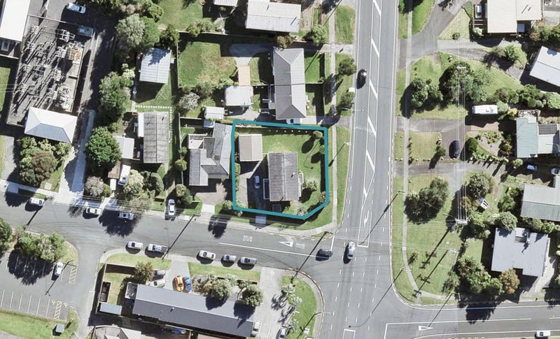 854 East Coast Road, Northcross, Auckland - Carousel 1