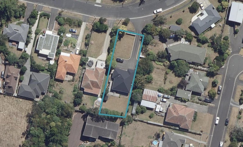 12 Kakanui Avenue, Hillcrest, Hamilton - Carousel 1