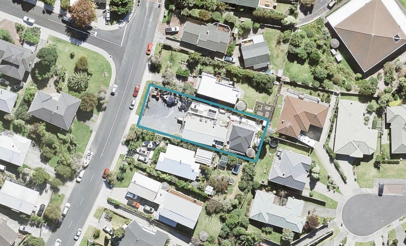 19 Ladies Mile, Manly, Whangaparaoa - Carousel 1