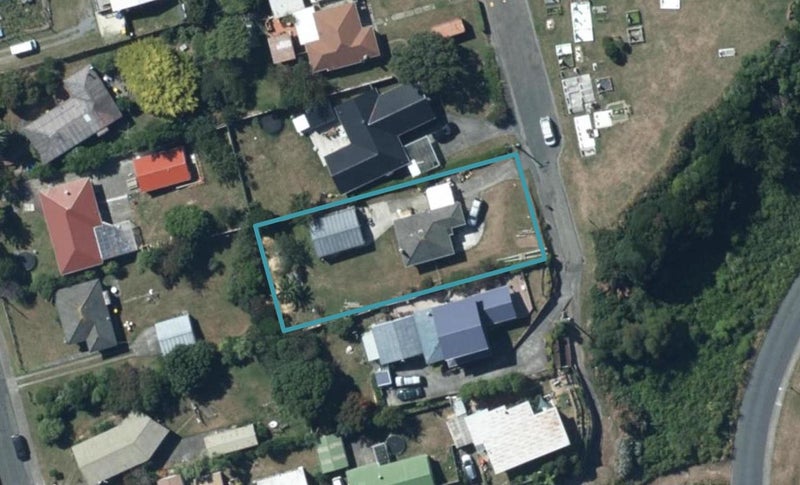 16 Mataiwhetu Street, Takapuwahia, Porirua - Carousel 1