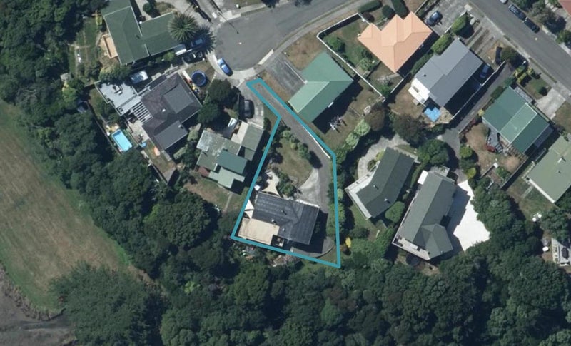 5 Ayr Place, Papakowhai, Porirua - Carousel 1