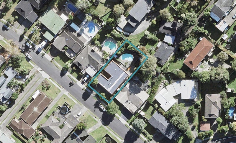 5 King Richard Place, Browns Bay, Auckland - Carousel 1