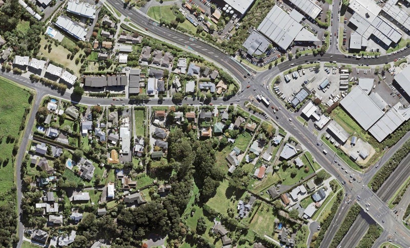 1/17 Schnapper Rock Road, Greenhithe, Auckland - Carousel 1