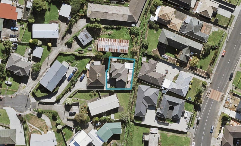 30 Camellia Place, Mount Roskill, Auckland - Carousel 1