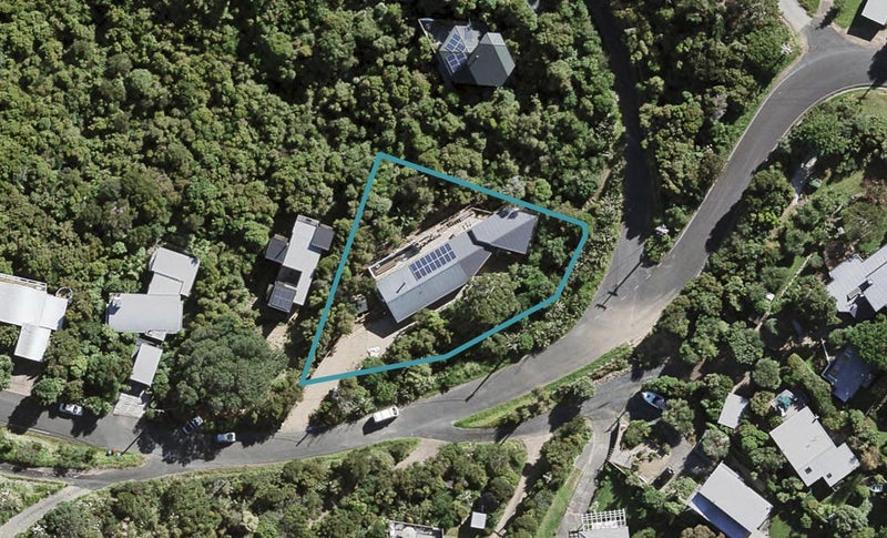 29 Queens Drive, Oneroa, Waiheke Island - Carousel 1