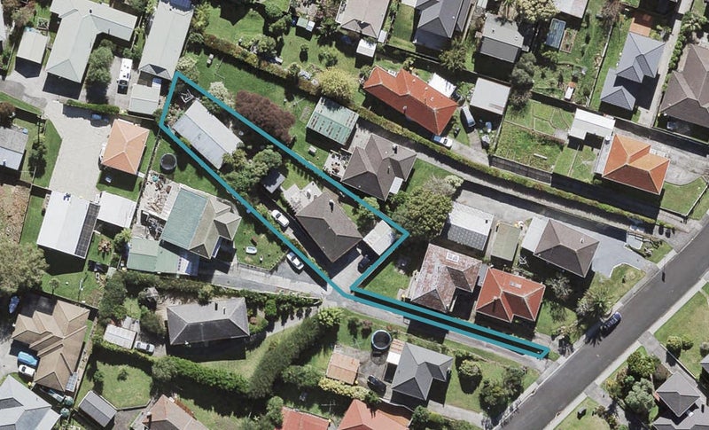 2/13 Essex Street, Te Atatu South, Auckland - Carousel 1
