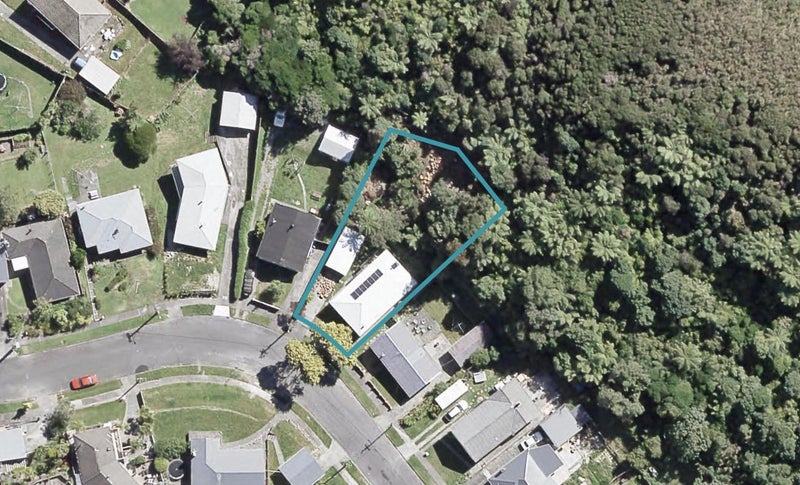 16 Holmes Grove, Naenae, Lower Hutt - Carousel 1