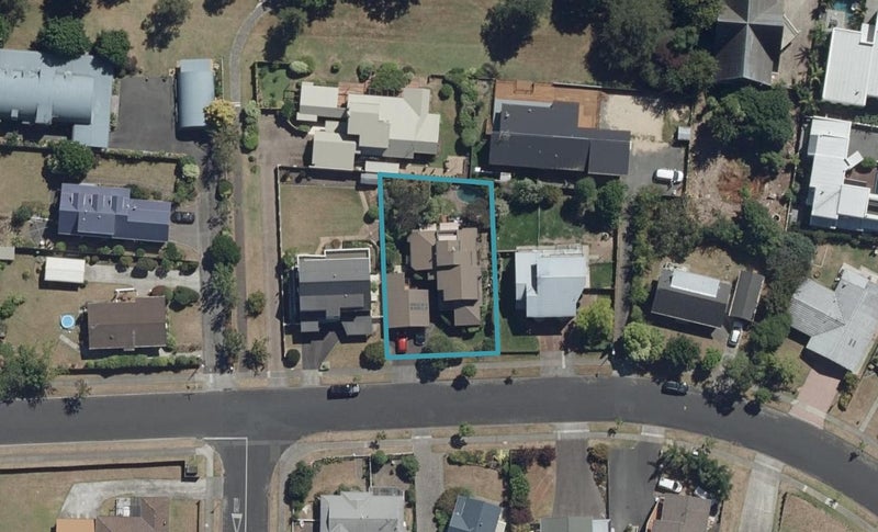 71 Gilbass Avenue, Hamilton Lake, Hamilton - Carousel 1