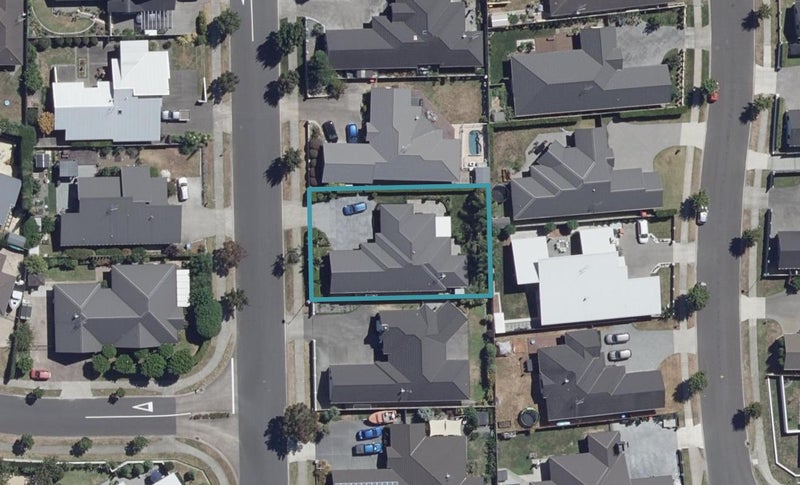 99 Huntington Drive, Huntington, Hamilton - Carousel 1