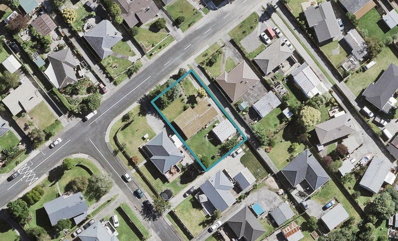 57 Hilling Street, Titirangi, Auckland - Carousel 1
