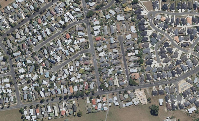 10 Deanwell Avenue, Deanwell, Hamilton - Carousel 1